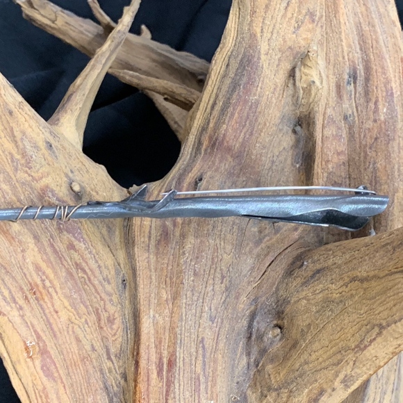 Sculpted Designer Pin - Picture 5 of 6